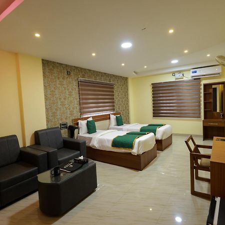 Builda Park inn Ottappalam Bagian luar foto
