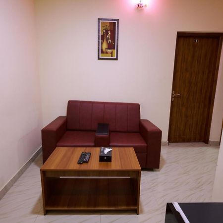 Builda Park inn Ottappalam Bagian luar foto