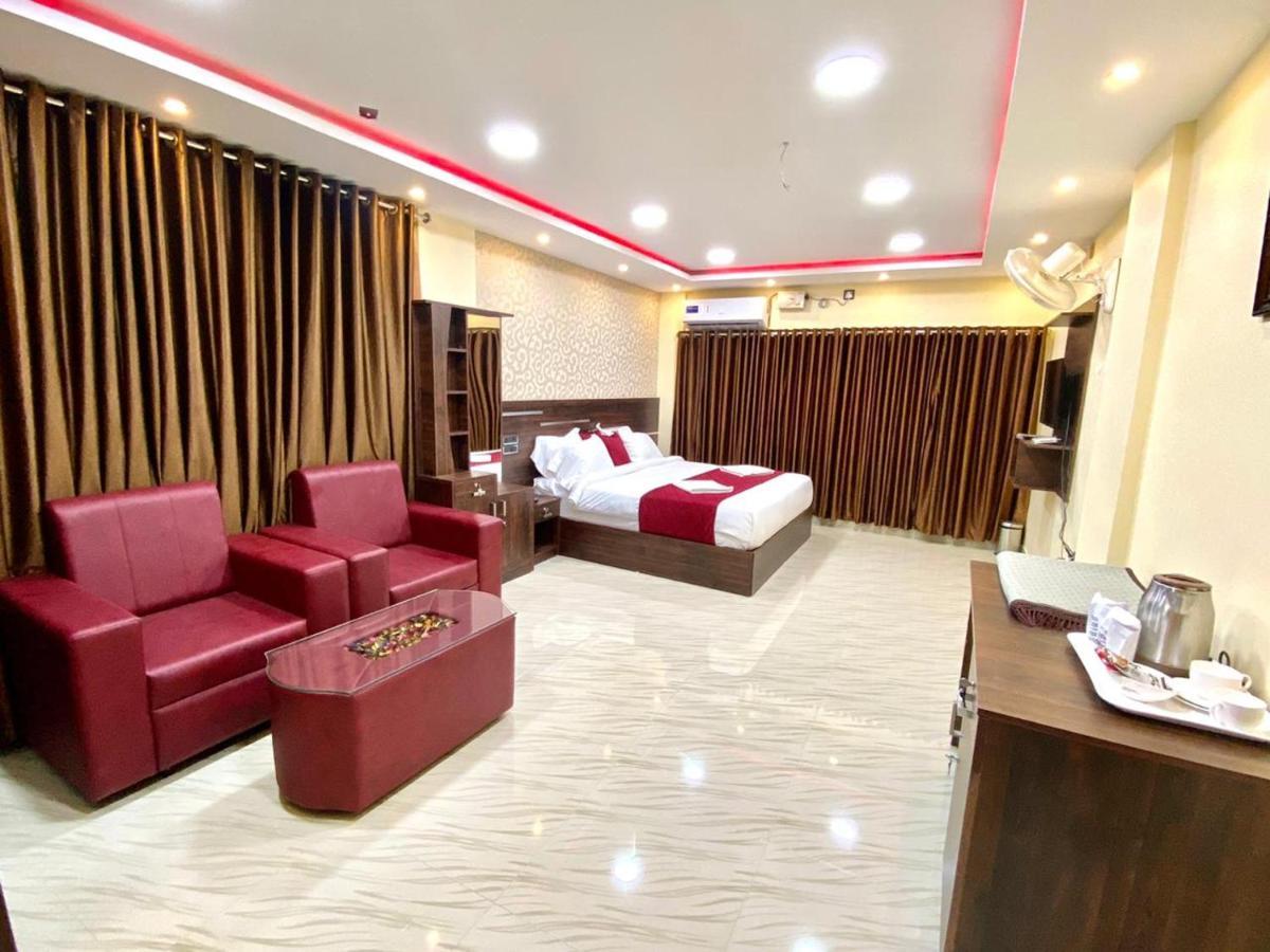 Builda Park inn Ottappalam Bagian luar foto