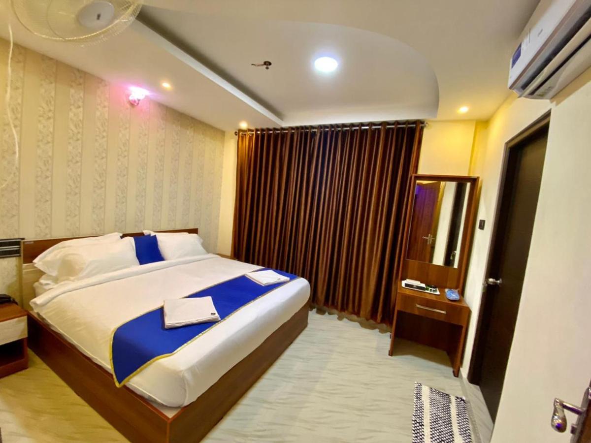 Builda Park inn Ottappalam Bagian luar foto