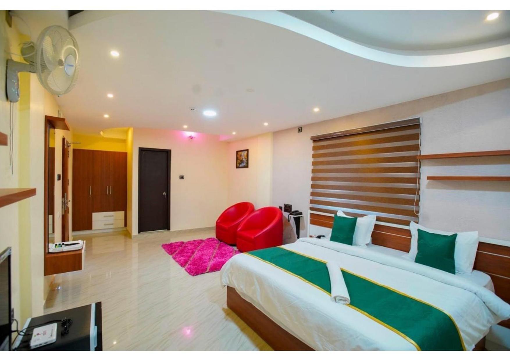 Builda Park inn Ottappalam Bagian luar foto