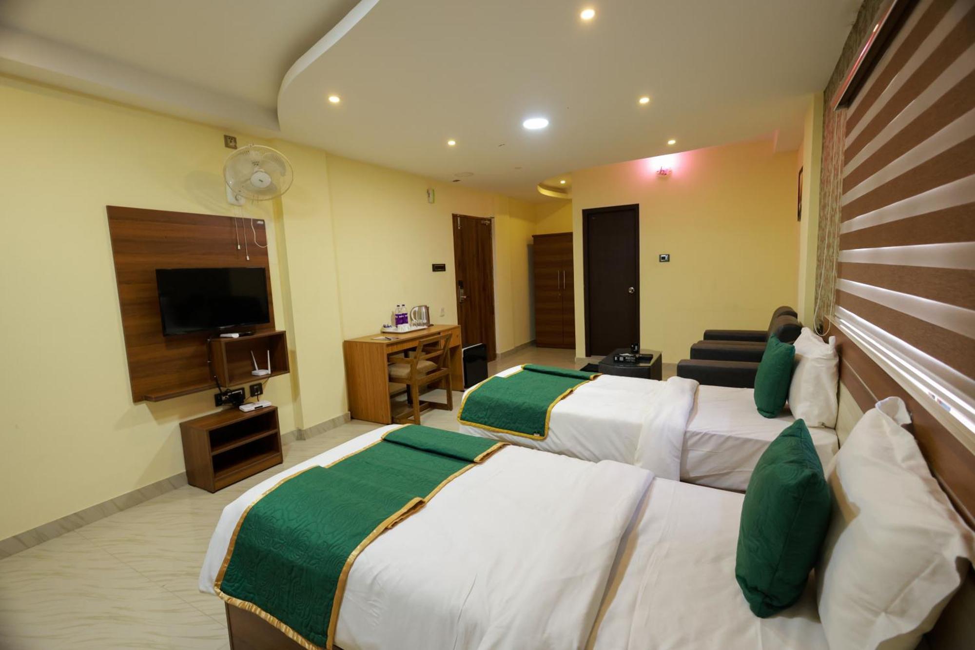 Builda Park inn Ottappalam Bagian luar foto