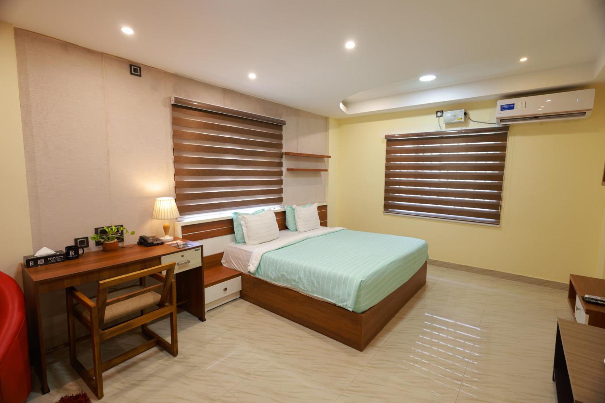 Builda Park inn Ottappalam Bagian luar foto