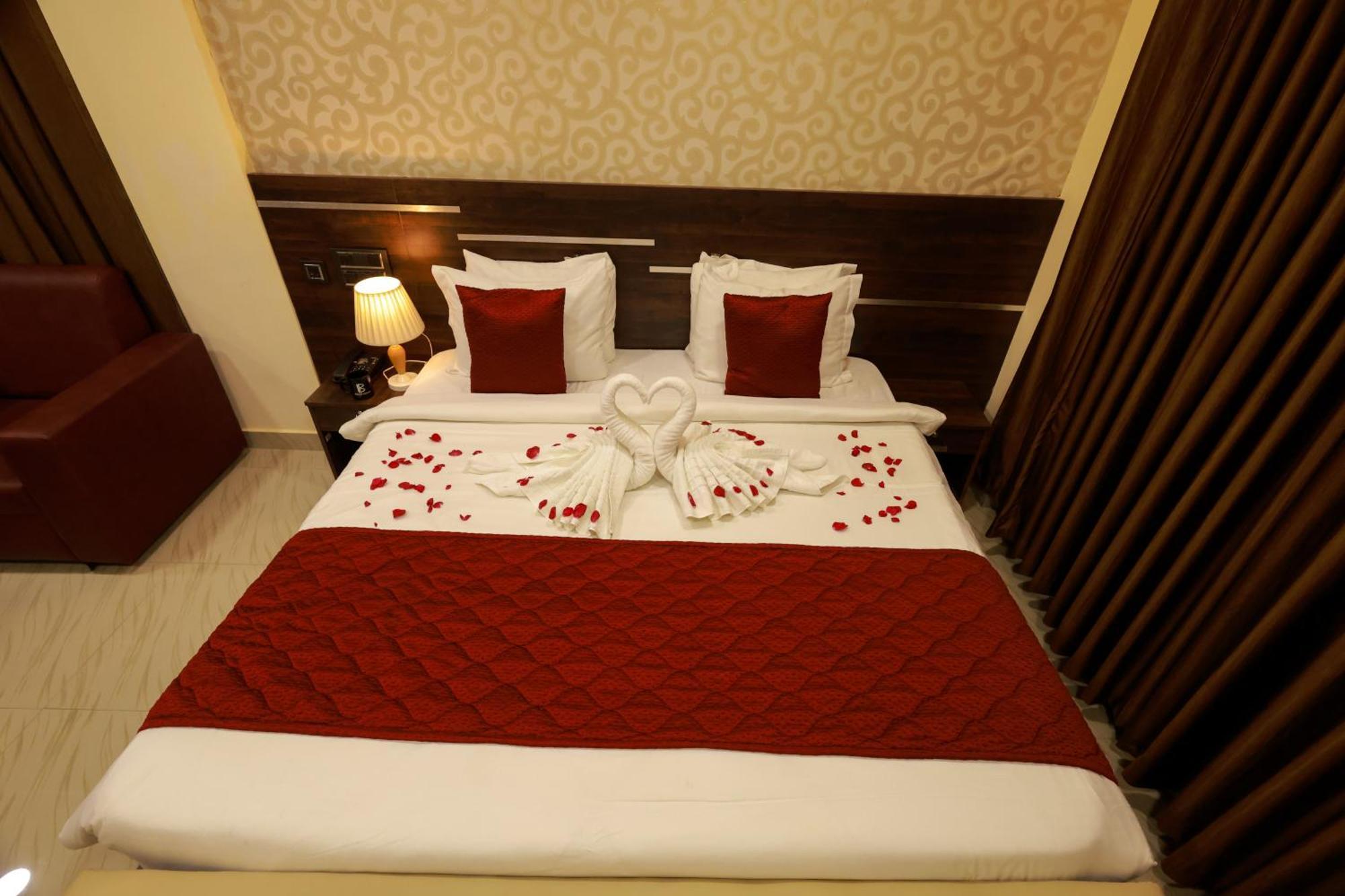 Builda Park inn Ottappalam Bagian luar foto