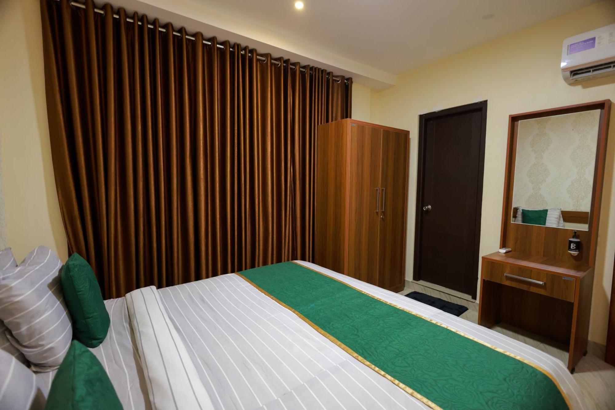 Builda Park inn Ottappalam Bagian luar foto