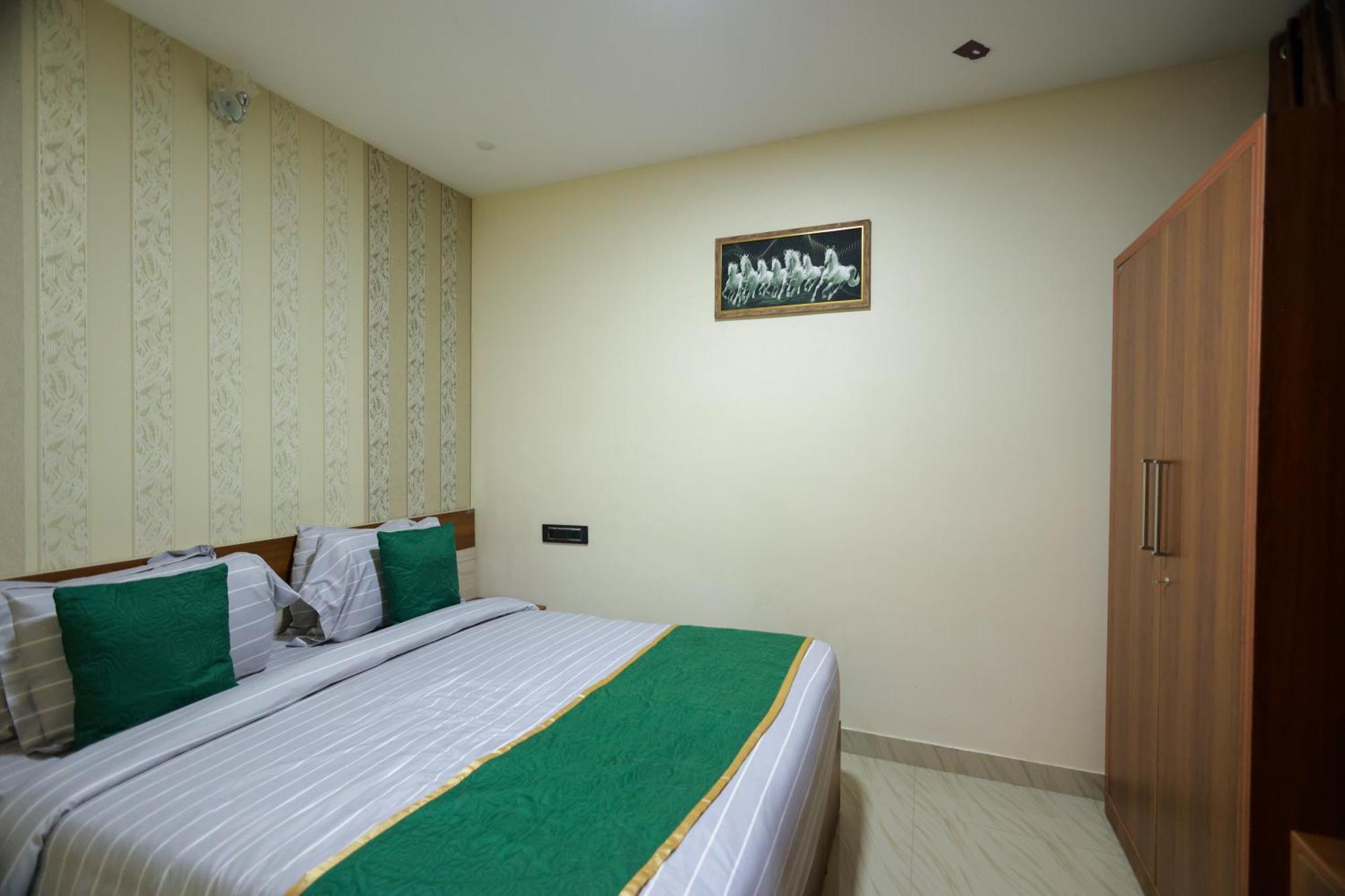 Builda Park inn Ottappalam Bagian luar foto
