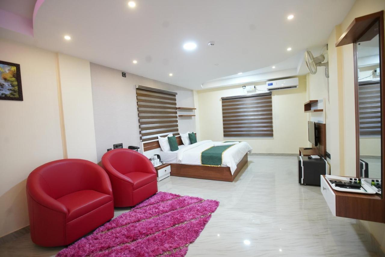 Builda Park inn Ottappalam Bagian luar foto