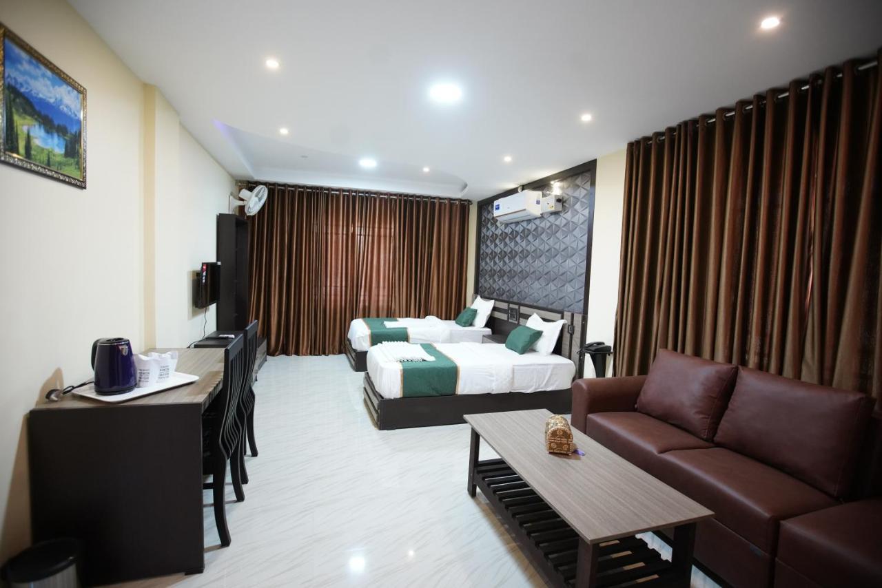Builda Park inn Ottappalam Bagian luar foto